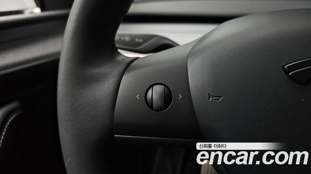 Tesla Model Y 2023 — photo 27