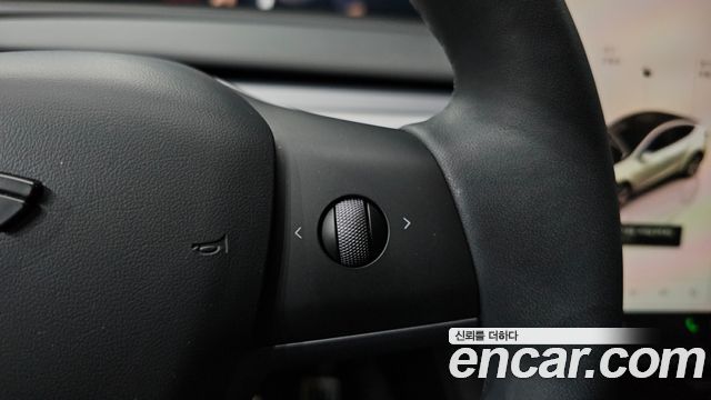 Tesla Model Y 2023 — photo 28