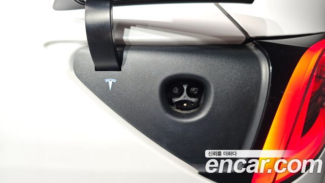 Tesla Model Y 2023 — photo 29