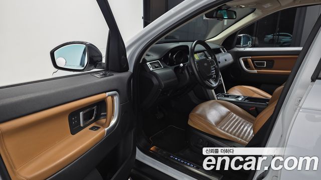 Land Rover Discovery Sport 2018 — photo 13