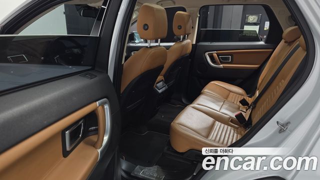 Land Rover Discovery Sport 2018 — photo 16
