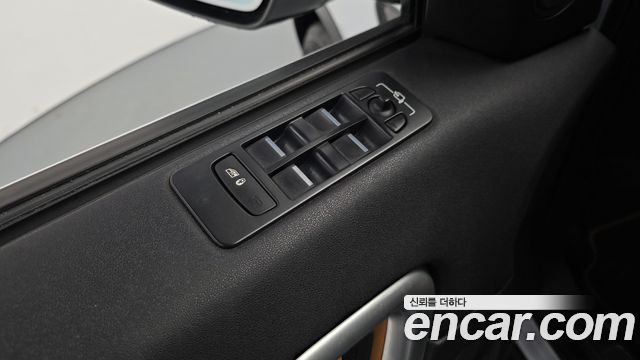 Land Rover Discovery Sport 2018 — photo 27
