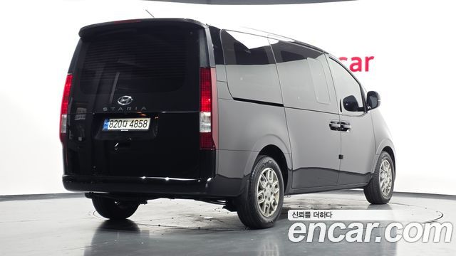 Hyundai Staria 2022 — photo 2
