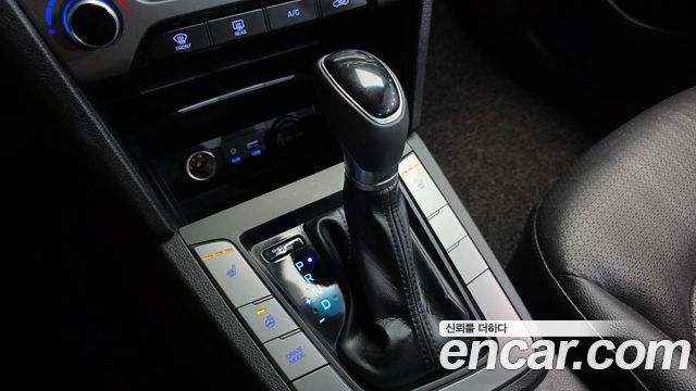Hyundai AVANTE 2016 — photo 9