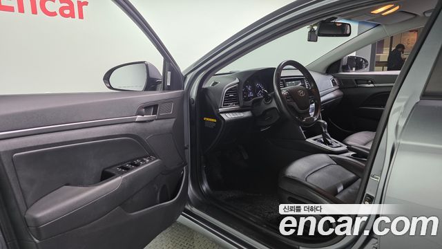 Hyundai AVANTE 2016 — photo 10