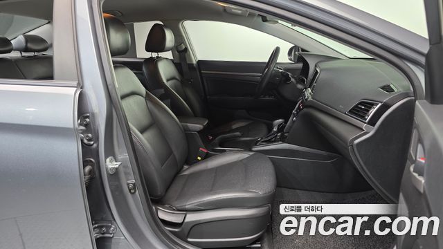 Hyundai AVANTE 2016 — photo 11