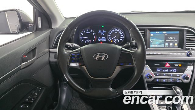 Hyundai AVANTE 2016 — photo 13