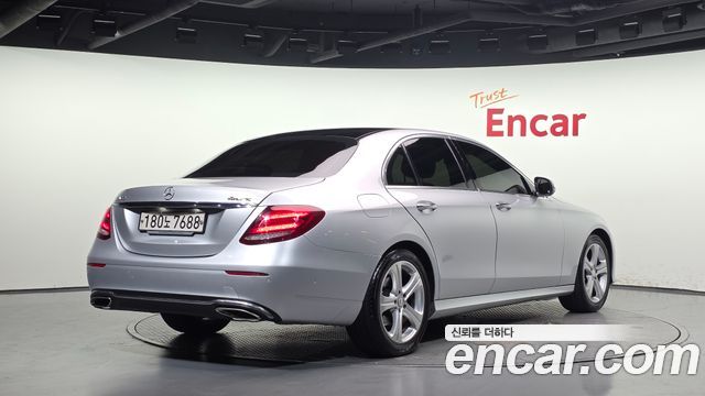 Mercedes-Benz E-Class 2017 — photo 2