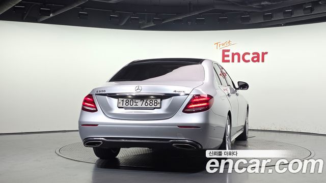 Mercedes-Benz E-Class 2017 — photo 4