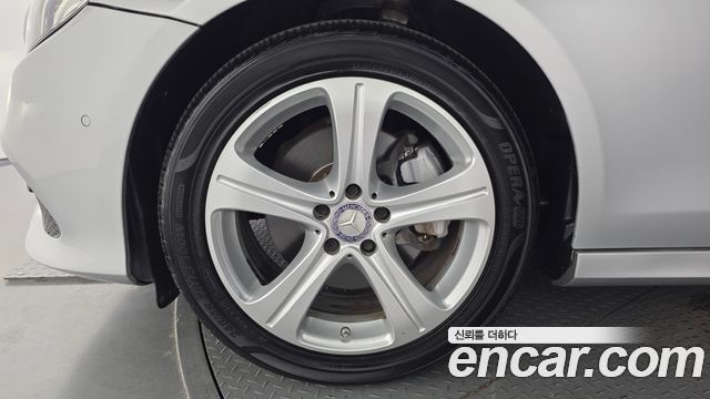 Mercedes-Benz E-Class 2017 — photo 5
