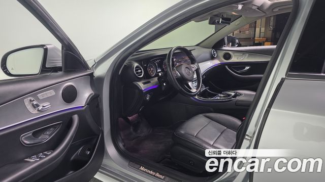 Mercedes-Benz E-Class 2017 — photo 10