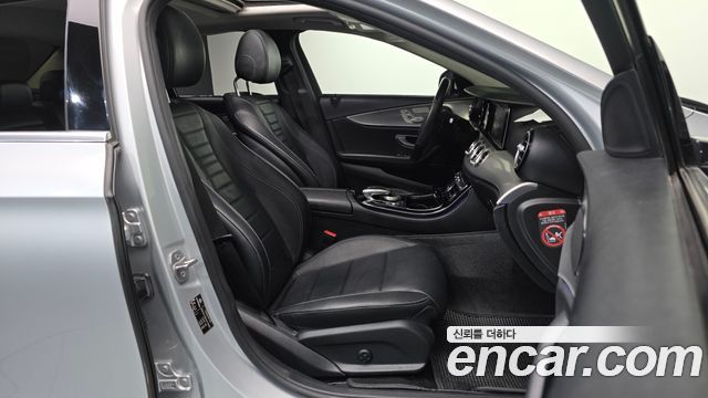 Mercedes-Benz E-Class 2017 — photo 11