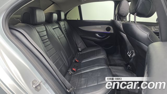 Mercedes-Benz E-Class 2017 — photo 12