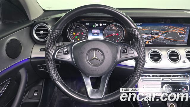 Mercedes-Benz E-Class 2017 — photo 13