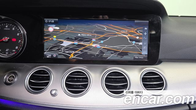 Mercedes-Benz E-Class 2017 — photo 14