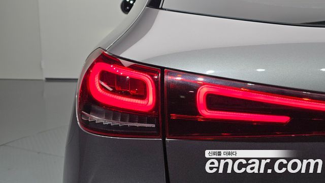 Mercedes-Benz EQA 2022 — photo 9
