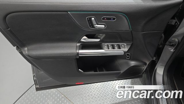 Mercedes-Benz EQA 2022 — photo 14