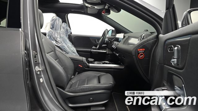 Mercedes-Benz EQA 2022 — photo 16