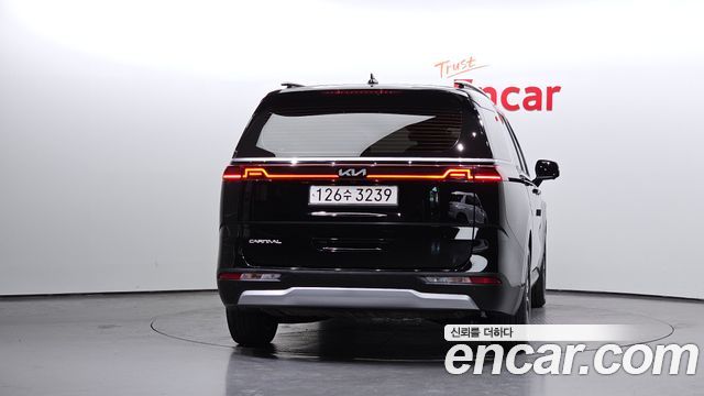 Kia Canival 2023 — photo 4