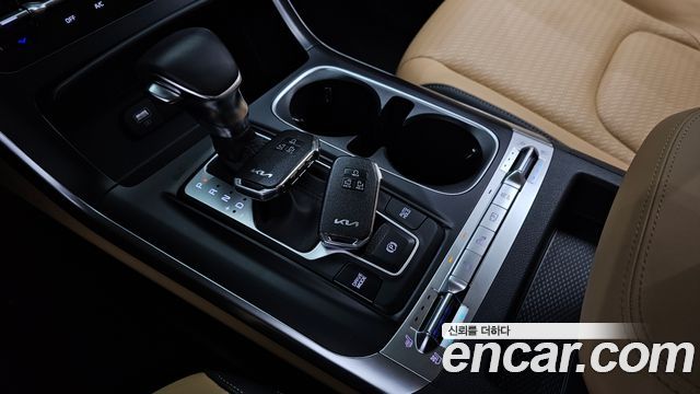 Kia Canival 2023 — photo 12