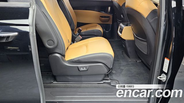 Kia Canival 2023 — photo 18