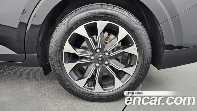 Kia Canival 2023 — photo 7