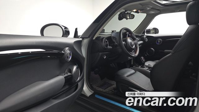 Mini Cooper 2021 — photo 13