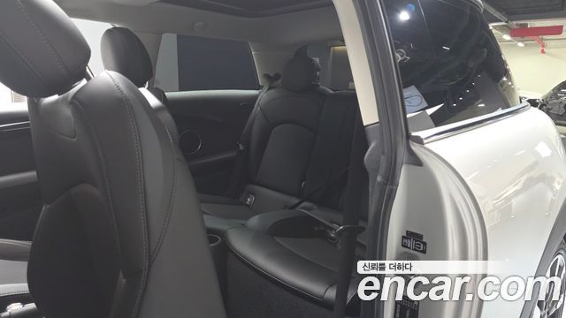 Mini Cooper 2021 — photo 18