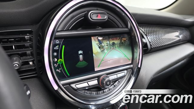 Mini Cooper 2021 — photo 21