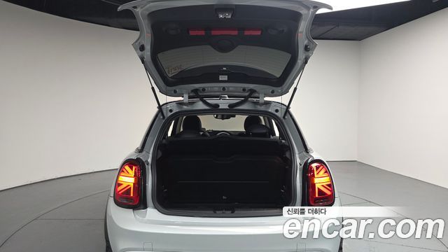 Mini Cooper 2021 — photo 26