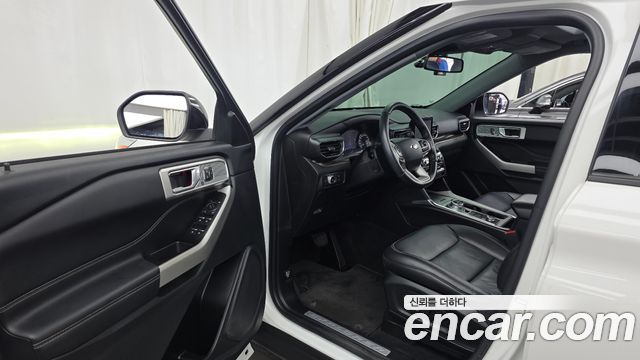 Ford Explorer 2021 — photo 13