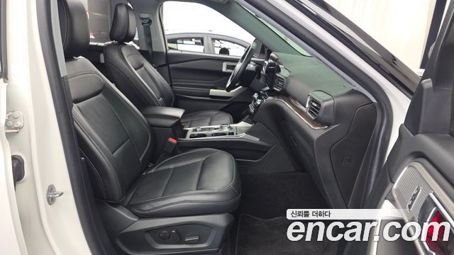 Ford Explorer 2021 — photo 17