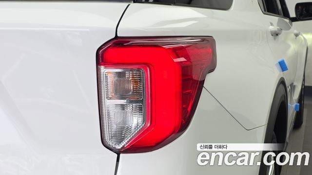 Ford Explorer 2021 — photo 9