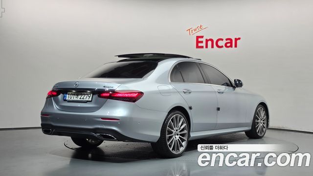 Mercedes-Benz E-Class 2022 — photo 2
