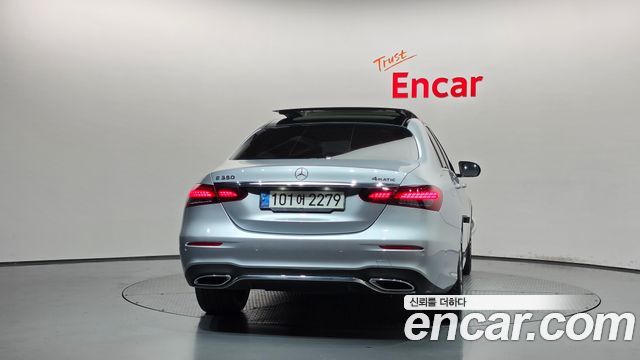 Mercedes-Benz E-Class 2022 — photo 4