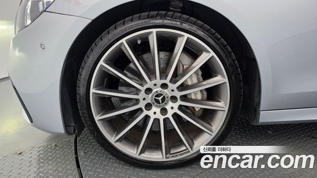 Mercedes-Benz E-Class 2022 — photo 5