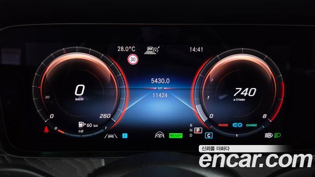 Mercedes-Benz E-Class 2022 — photo 11