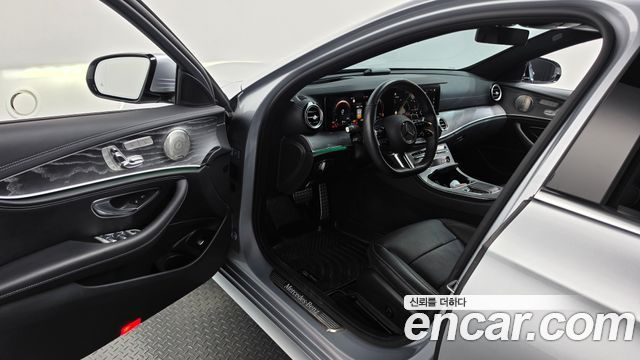 Mercedes-Benz E-Class 2022 — photo 13