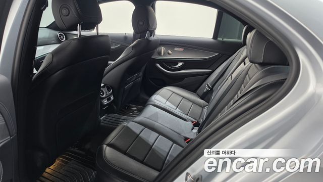 Mercedes-Benz E-Class 2022 — photo 17