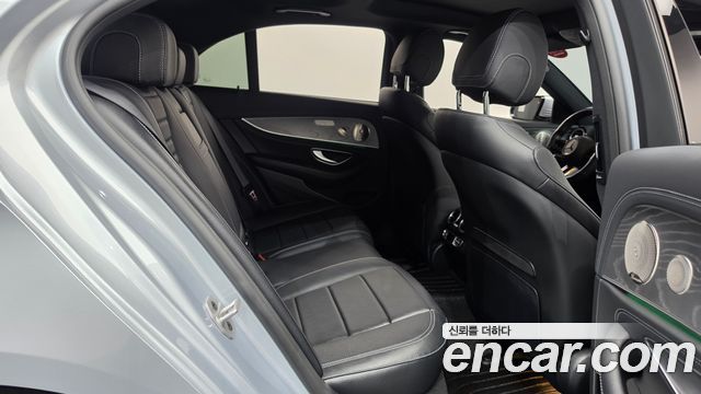 Mercedes-Benz E-Class 2022 — photo 18