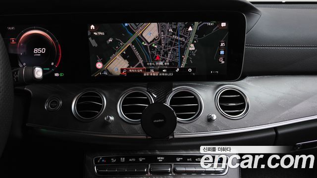 Mercedes-Benz E-Class 2022 — photo 19