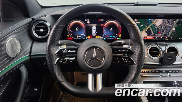 Mercedes-Benz E-Class 2022 — photo 20