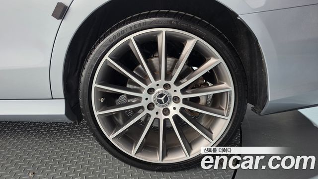 Mercedes-Benz E-Class 2022 — photo 7