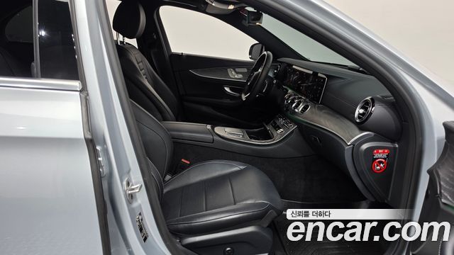 Mercedes-Benz E-Class 2022 — photo 16