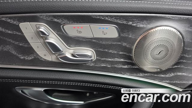 Mercedes-Benz E-Class 2022 — photo 30