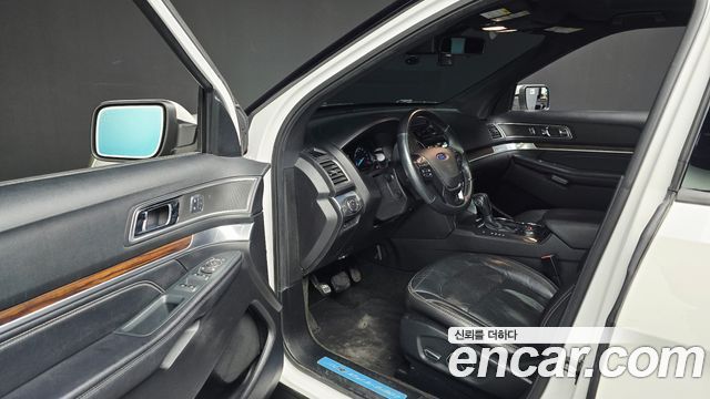 Ford Explorer 2018 — photo 10