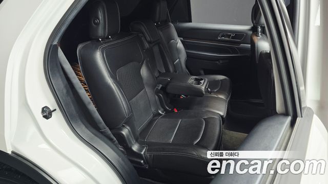 Ford Explorer 2018 — photo 11
