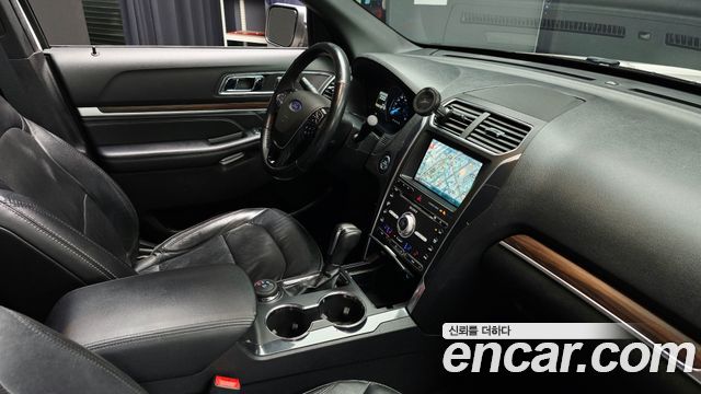 Ford Explorer 2018 — photo 20
