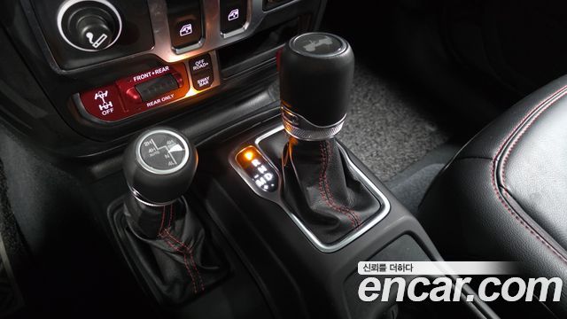 Jeep Wrangler 2022 — photo 12