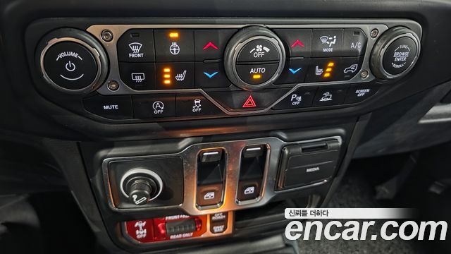 Jeep Wrangler 2022 — photo 24